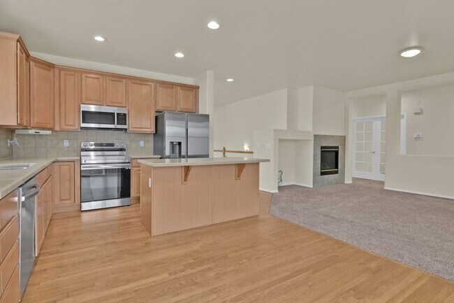 Building Photo - Ranch style home with 6 Bedrooms - 3 Bathrooms - 2 Car Garage - $2,650!