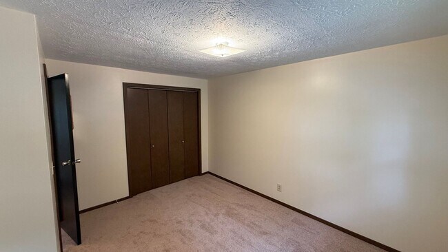 Building Photo - 2900 Thackeray Ave NW
