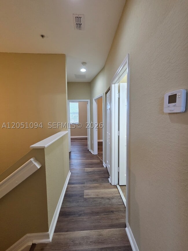 Building Photo - 2851 Prospect 404