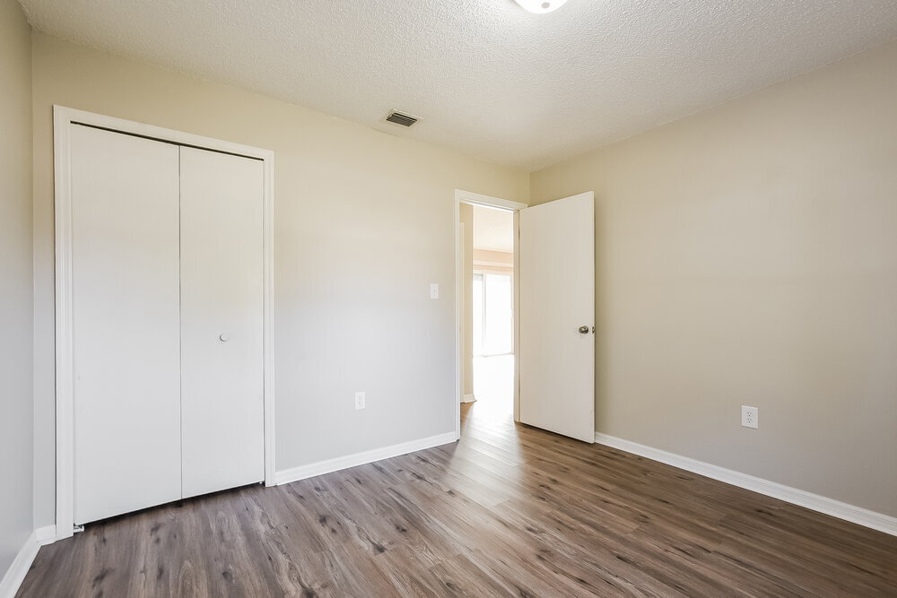 Building Photo - 3544 Lake Eleanor Dr