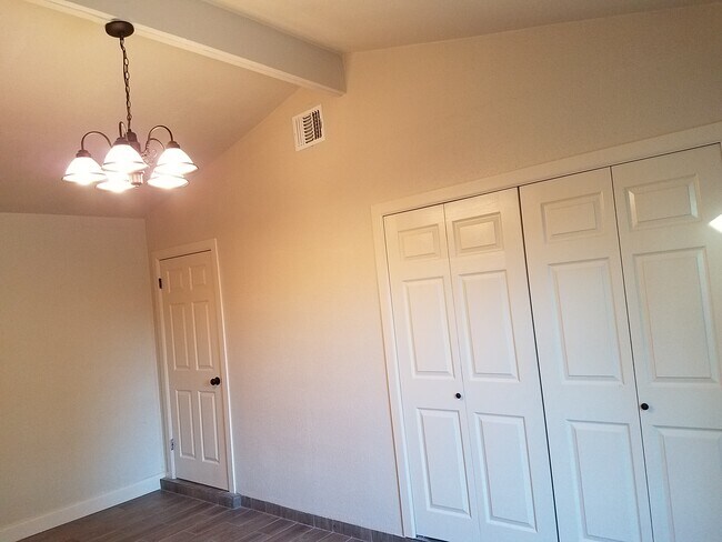 Building Photo - 5227 Vlg Gln Dr