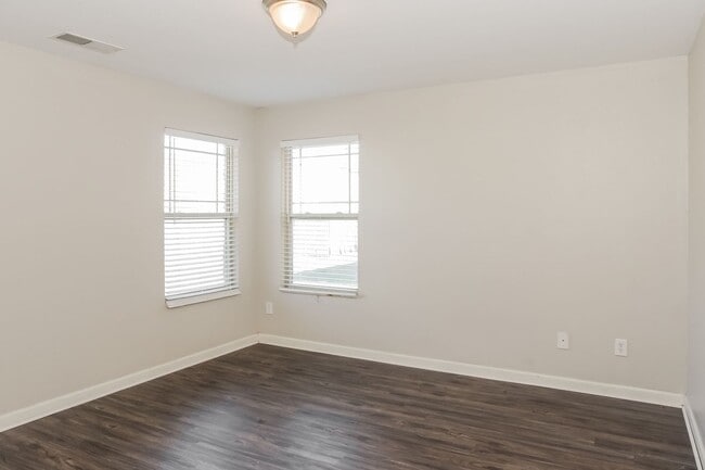 Building Photo - 135 Wethersfield Dr