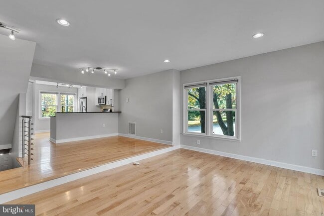 Building Photo - 6146 Brook Dr