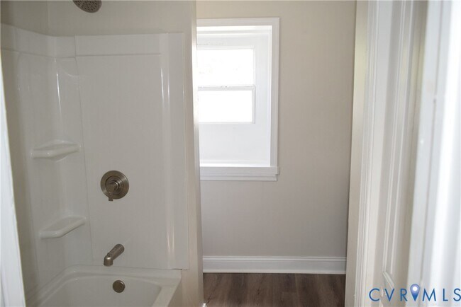 Building Photo - 407 Brook Rd