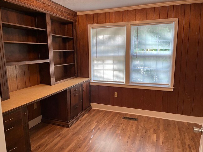 Building Photo - 148 Hwy 30 E