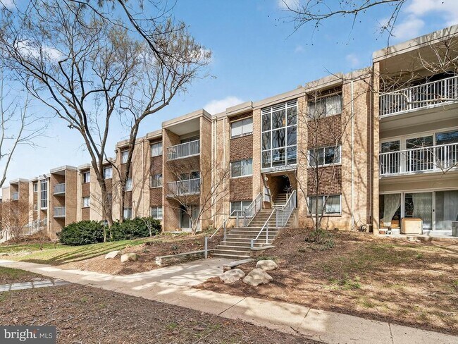 Building Photo - 2908 Kings Chapel Rd