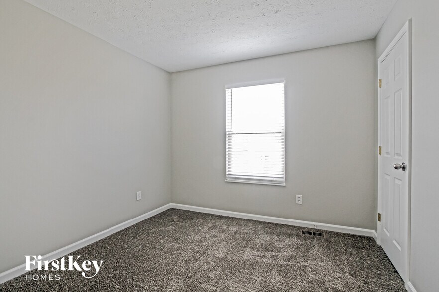 Building Photo - 6250 Twyckenham Dr