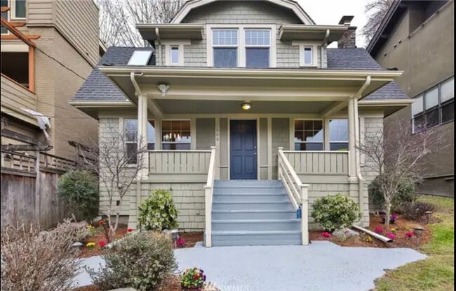 Primary Photo - 1606 Lakeview Blvd E
