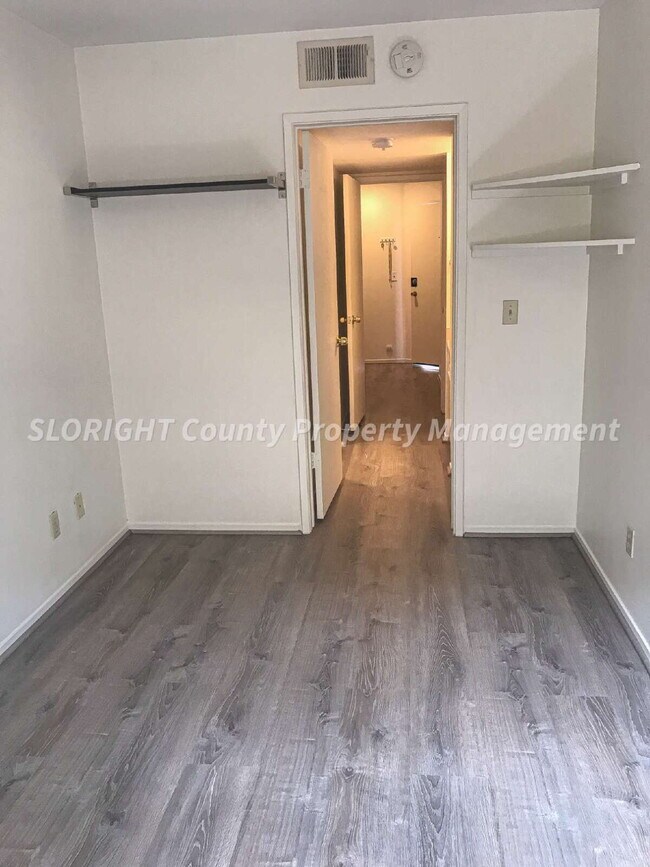 Building Photo - AVAILABLE NOW - 2 Bedroom plus den and loft / 2 Bathroom Condo on East Foothill in SLO
