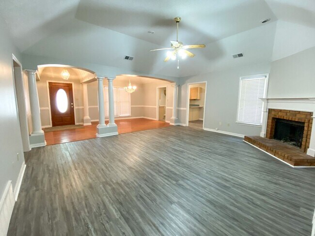 Building Photo - 3 bed 2 bath in Cordova w/ nearly 1800 Sq ft