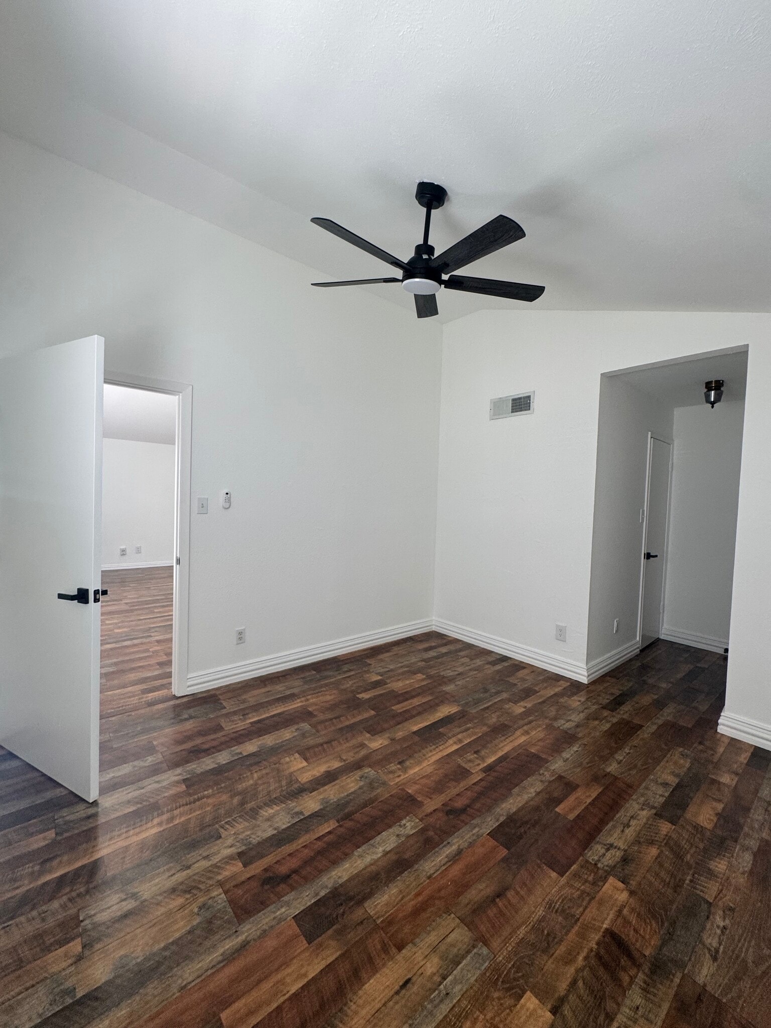 Master bedroom - 4257 Caldwell Ave