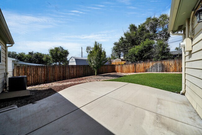 Building Photo - 318 Maplewood Dr
