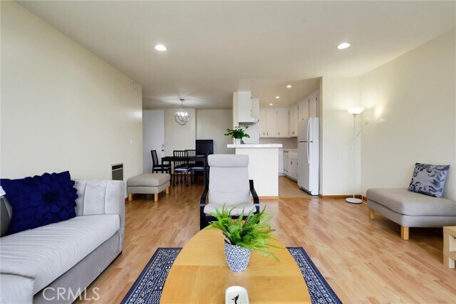 Building Photo - 6542 Ocean Crest Dr