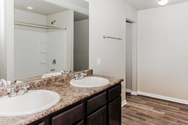 Building Photo - 293 Bermuda Lakes Dr