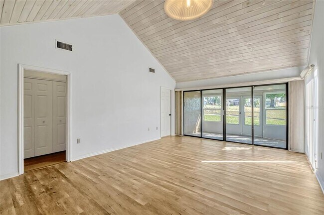 Building Photo - 1236 Villa Ln