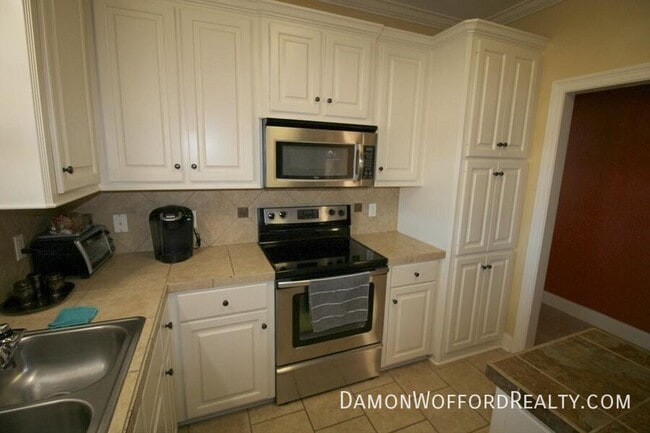 Building Photo - 614 Oak Park Cir