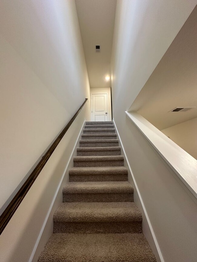 Building Photo - 3 Bedroom / 2.5 Bath Townhome Kingsport, TN