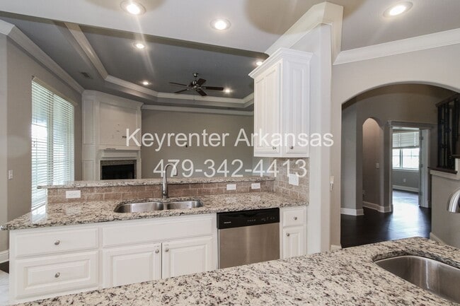Building Photo - 3805 SW Gemstone Blvd