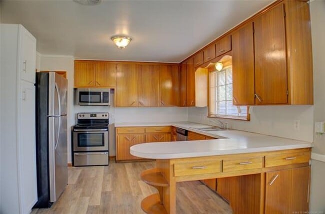 Building Photo - Charming Midtown Bungalow!