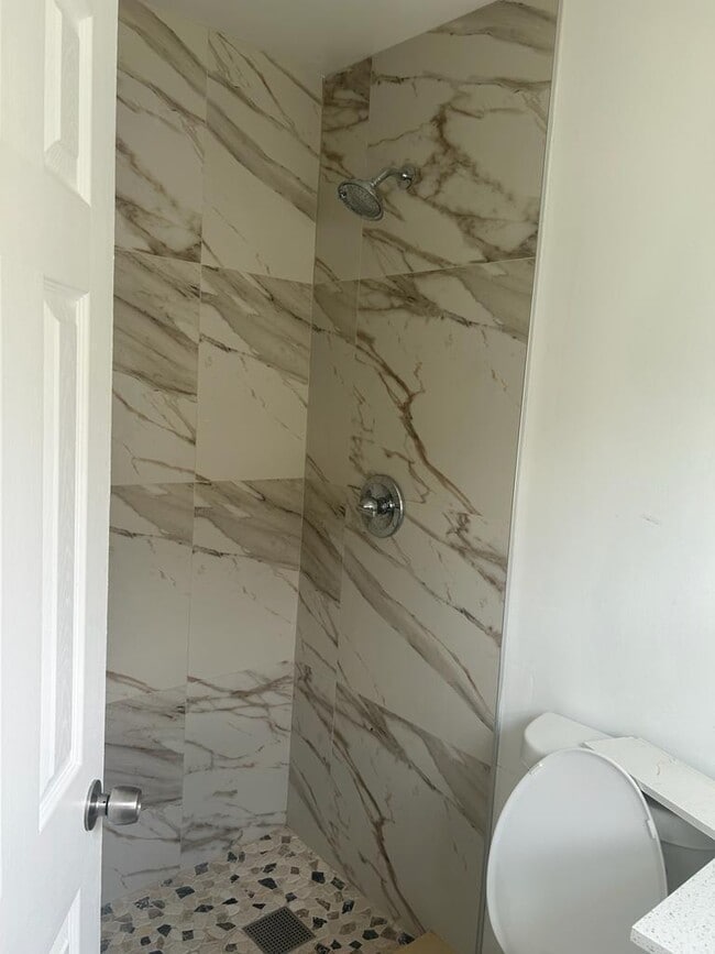 Building Photo - 1140 SW 30th St