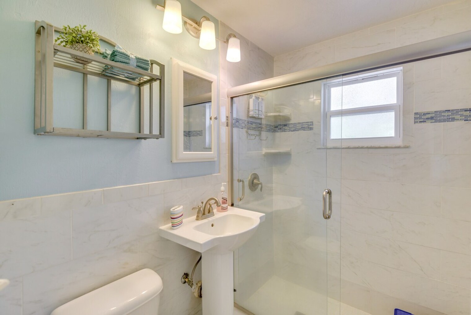 Building Photo - 8 Tropical Dr