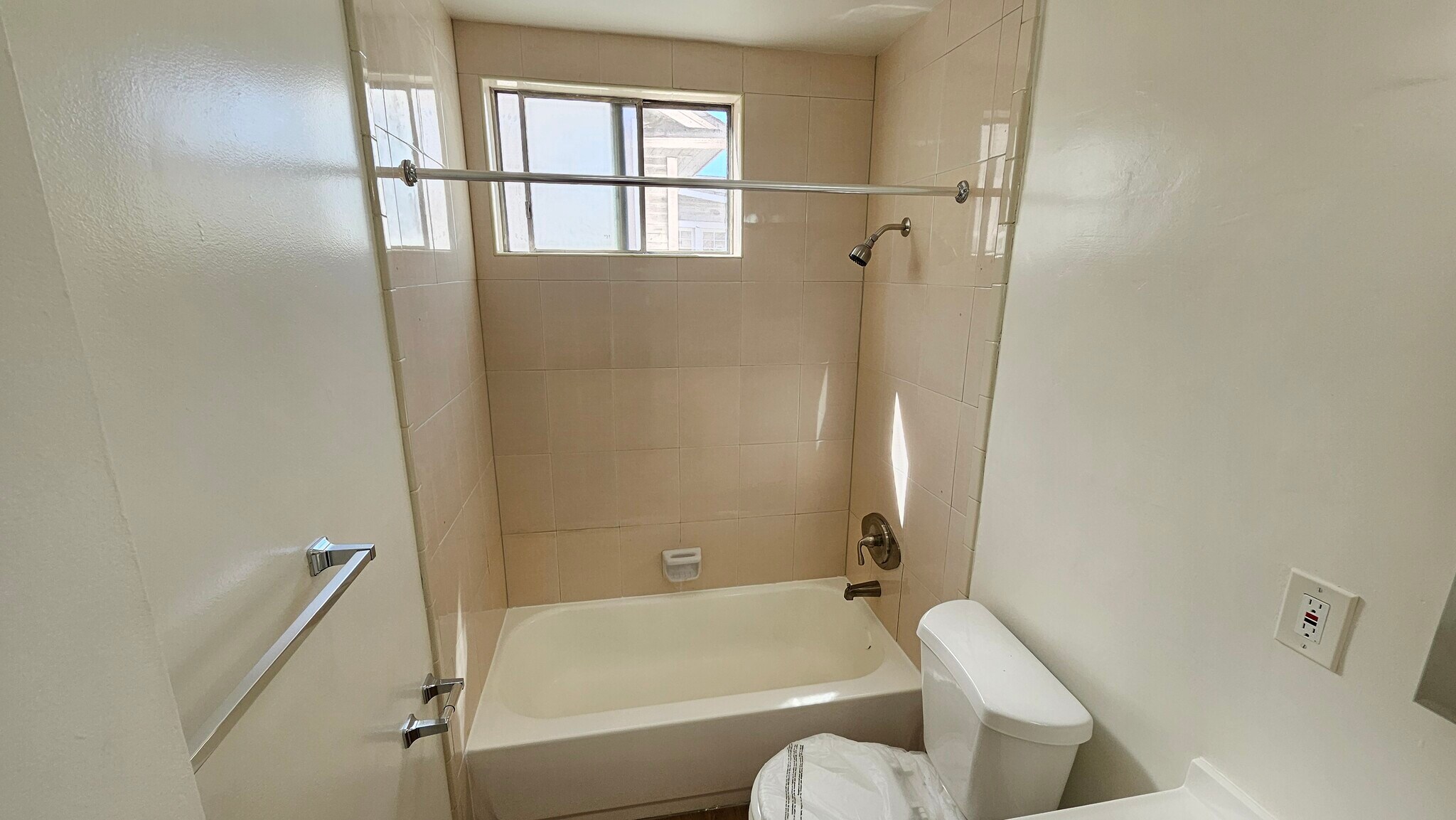 Building Photo - 815 Benton Wy