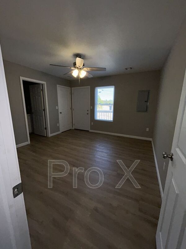 Building Photo - 718 Columbus St