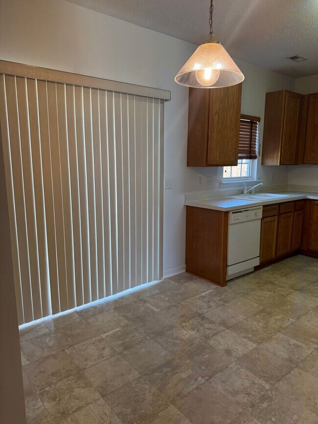 Building Photo - Wonderful 4 bedroom Home in Orchard Farms
