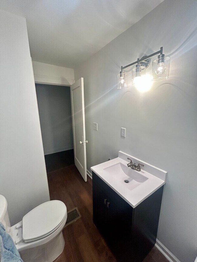 Building Photo - 2922-2924 Ruckle Street