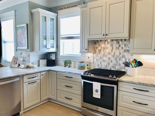 Building Photo - FURNISHED BEACH HOME  WITH UNOBSTRUCTED VI...