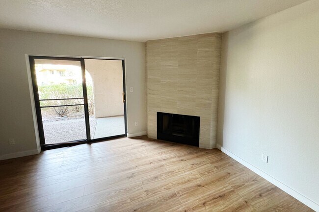 Building Photo - Luxury Scottsdale Condo: Modern Comfort in...