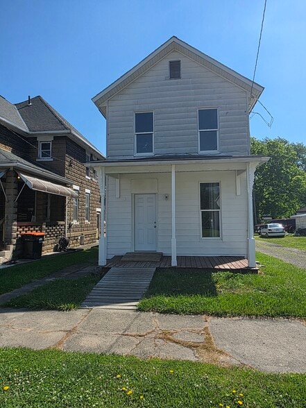 Building Photo - 150 S 5th St