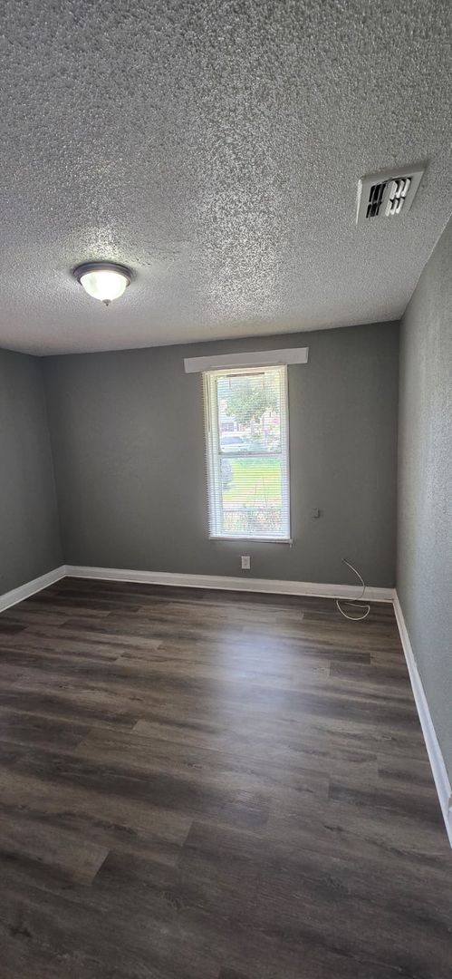 Building Photo - Updated 3/1 College Hill Home- Move In Ready!