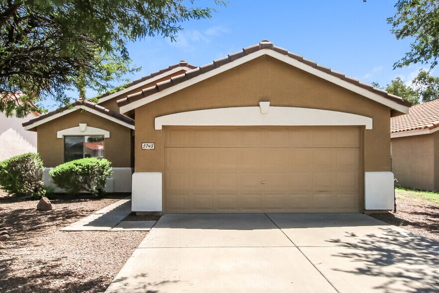Primary Photo - 5743 E Flossmoor Cir
