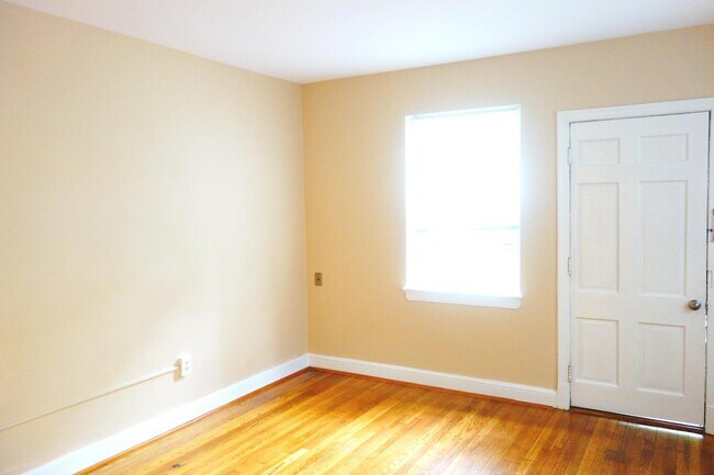 Building Photo - 8409 Greenwood Ave