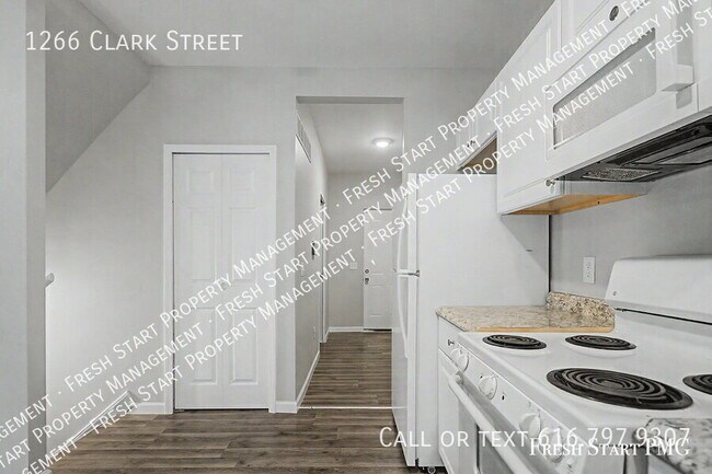 Building Photo - 1266 Clark St