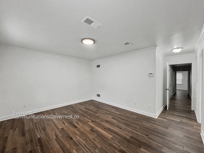 Building Photo - Beautiful 4-Bedroom Home with Modern Amenities / Pet-Friendly / Available Now!