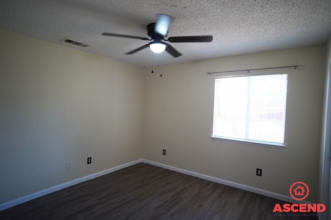Building Photo - Gorgeous 4 Bedroom Home in Shafter!