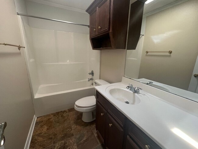 Building Photo - Brick home in Cedar Square