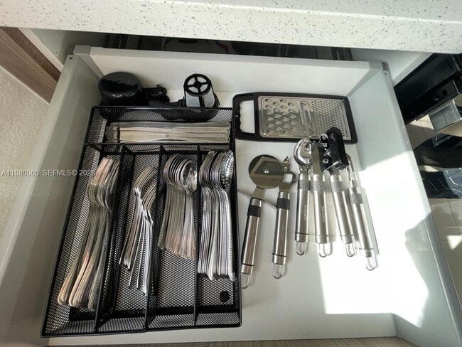 Building Photo - 302 NW 11th Ct