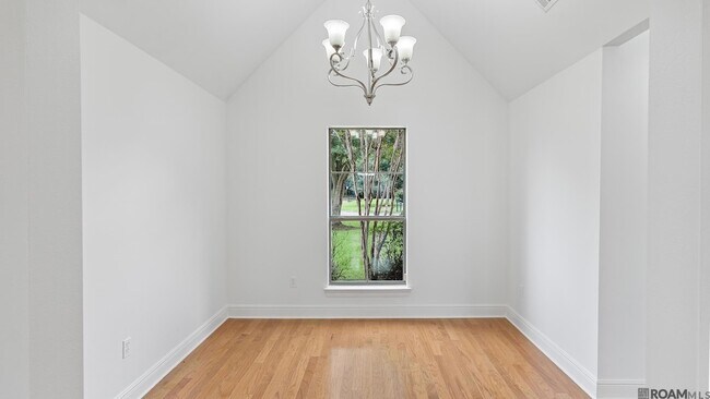 Building Photo - 12237 Spring Valley Dr