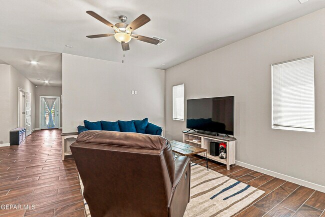 Building Photo - 13689 Flora Vista Ave