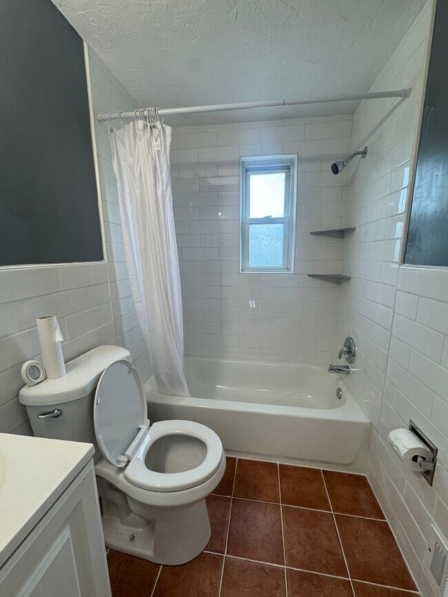 Building Photo - 355 Macassar Dr