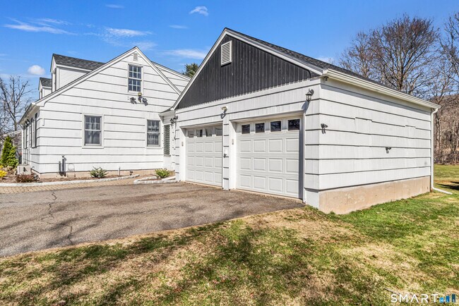 Building Photo - 466 High Hill Rd