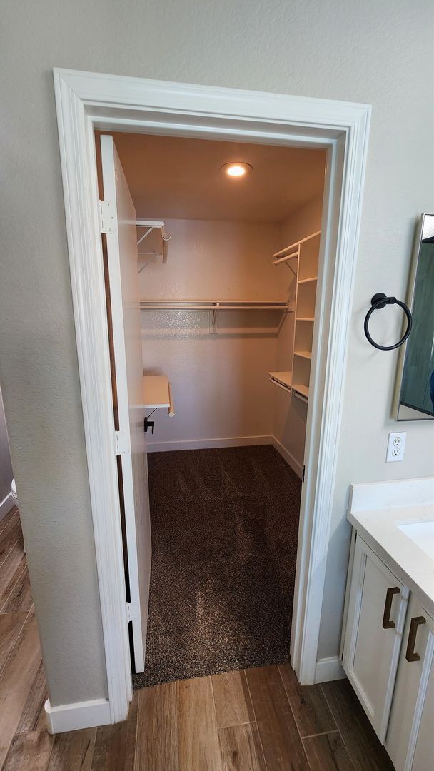 Building Photo - Waterfront living in Chandler!