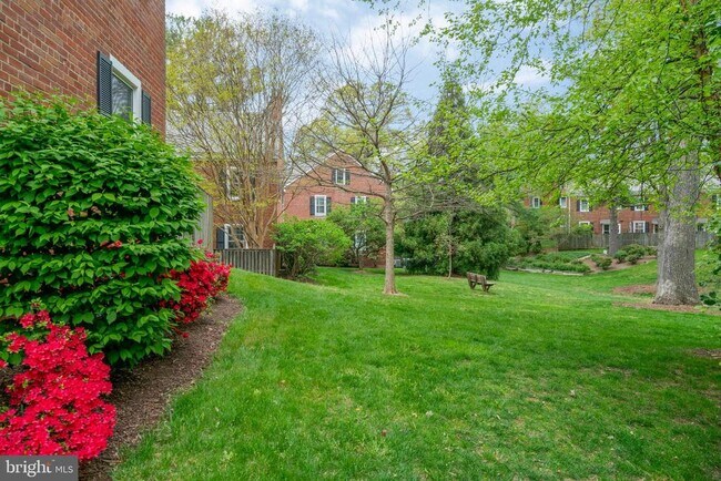 Building Photo - 2961 S Columbus St