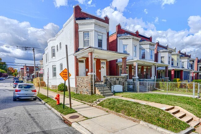 Building Photo - 400 N Hilton St