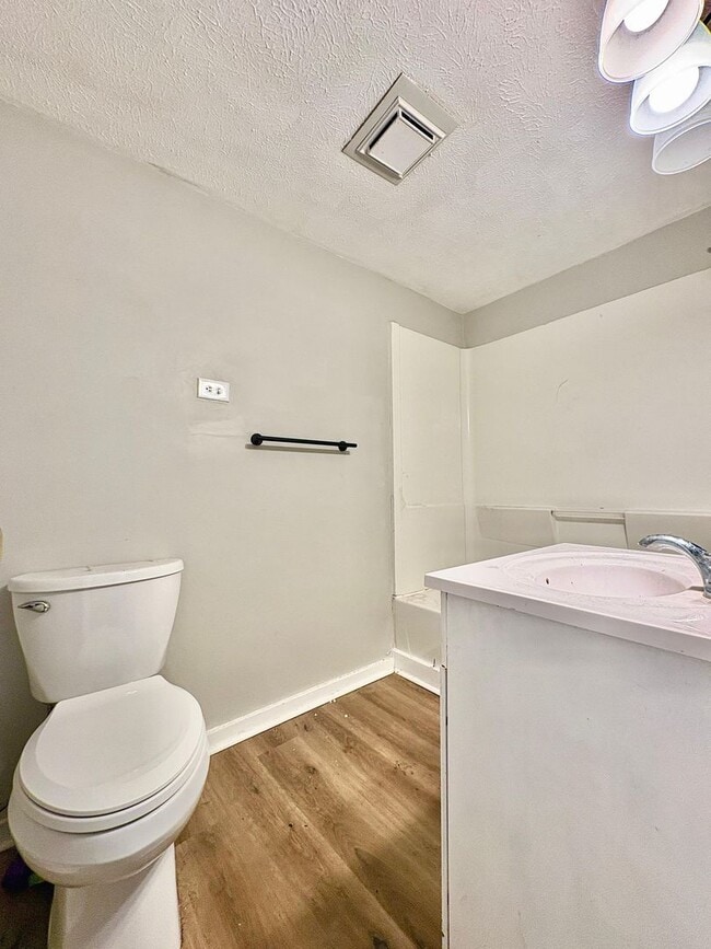 Building Photo - 919 S 25th St