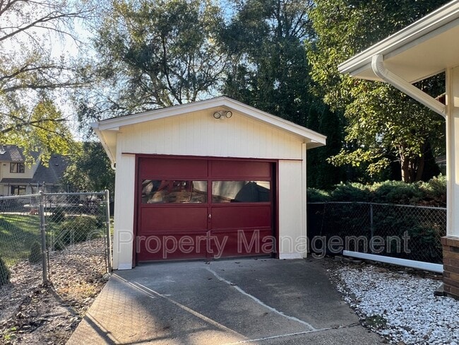 Building Photo - 2826 67th St