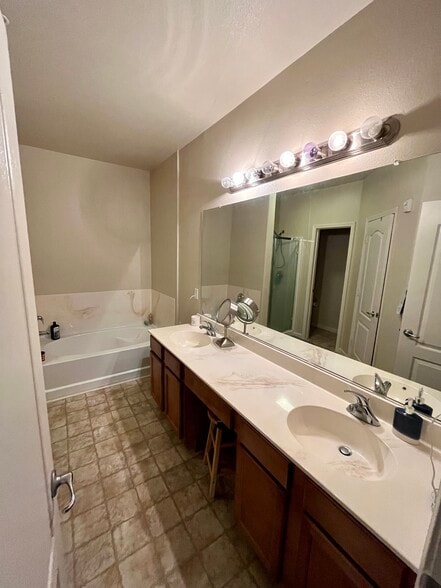 Building Photo - 5350 Dunlay
